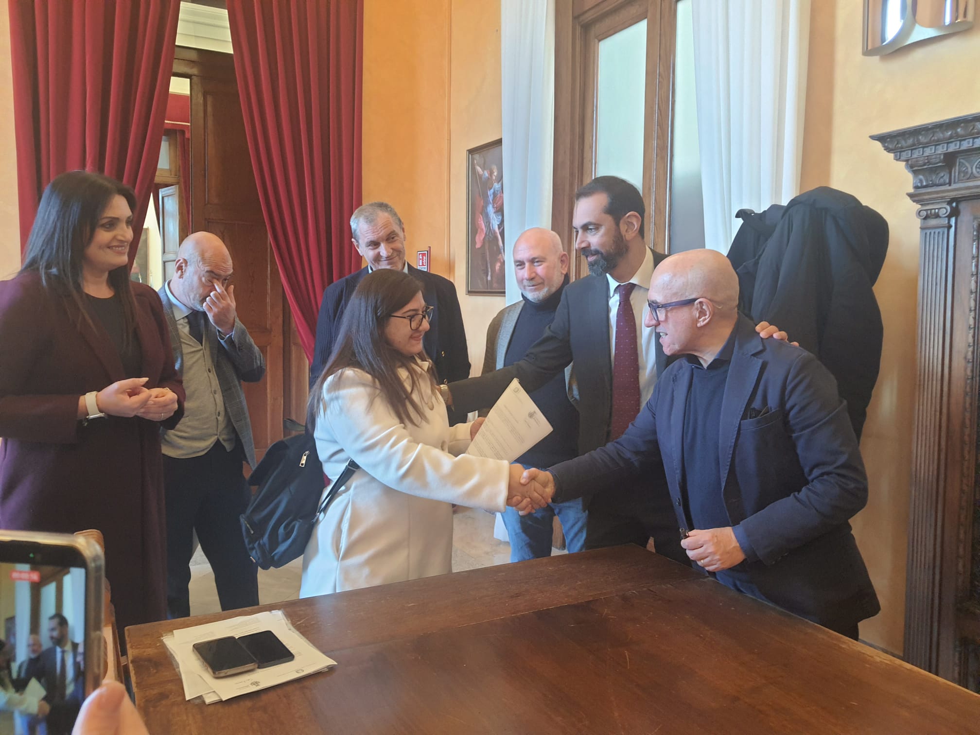 Un felice Natale per 9 famiglie: consegnate le chiavi delle nuove case