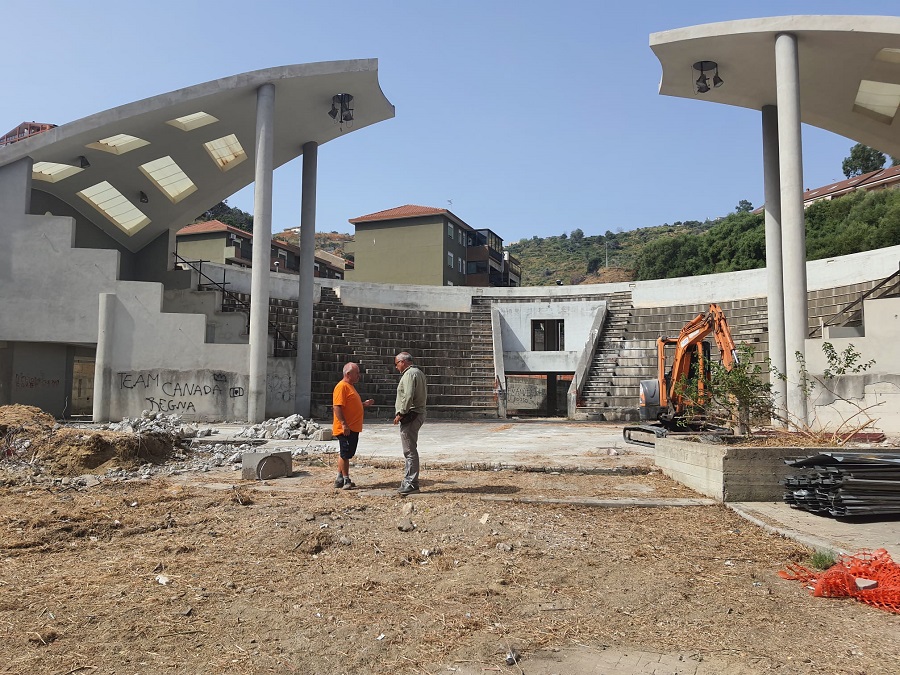 Risanamento, in fase di preparazione il cantiere dell’Anfiteatro di Camaro FOTO E VIDEO