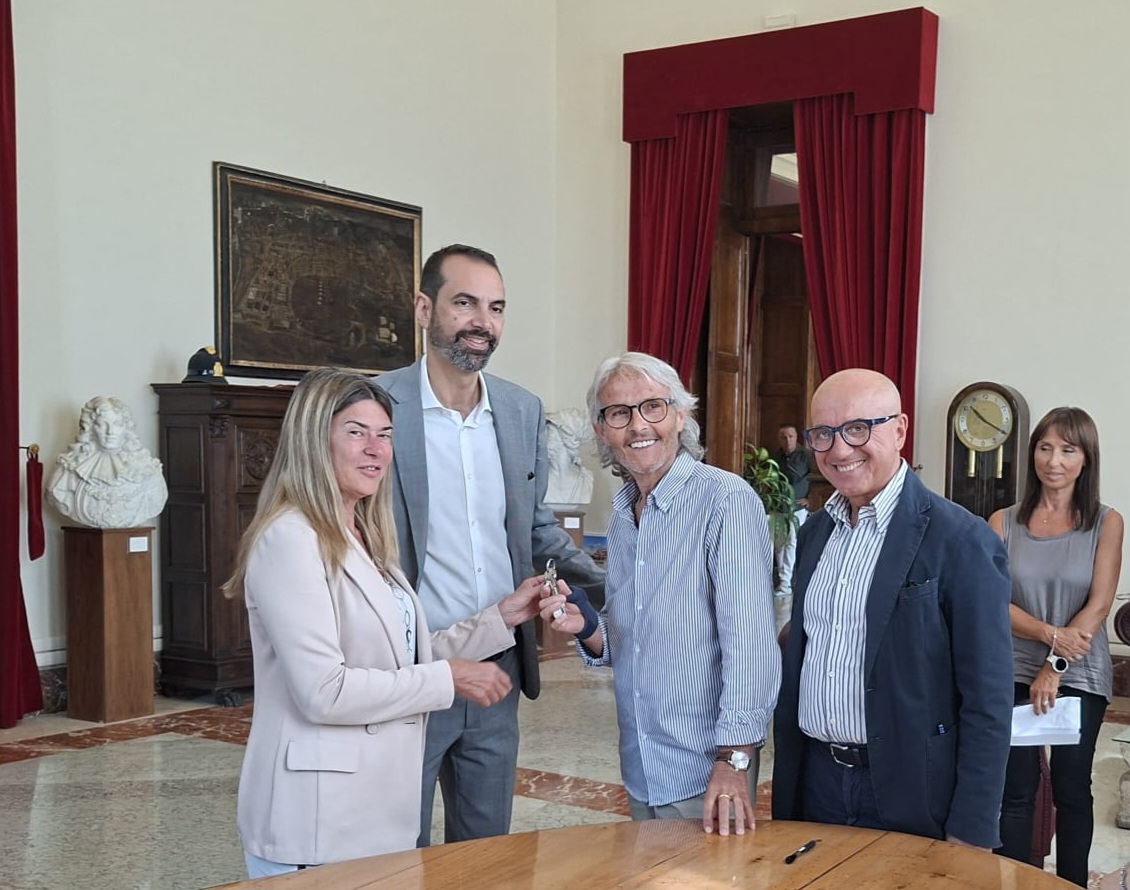 Consegnate le chiavi dei nuovi alloggi a sei famiglie di via Rosso da Messina. L’assessore regionale Elvira Amata: “I risultati del risanamento sono evidenti”