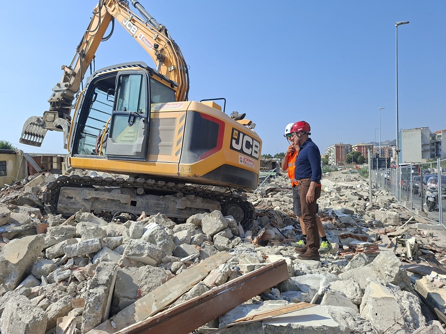 Rione Taormina, liberati dalle baracche 5.600 mq da via Ennio Quinto al viale Gazzi. Soddisfazione della Struttura Commissariale FOTO E VIDEO